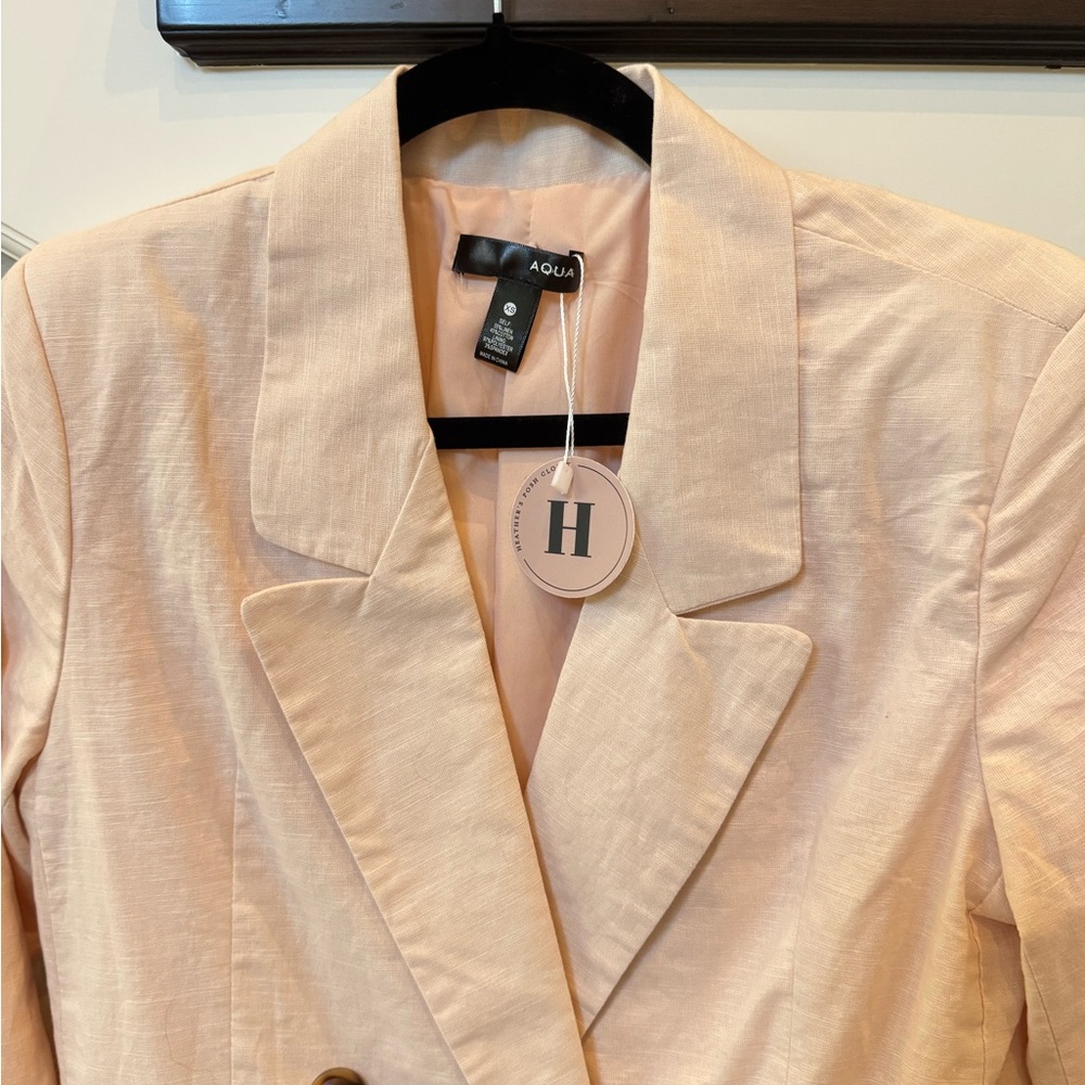 Elegant Women's Blazer in Light Pink - Picture 3 of 4